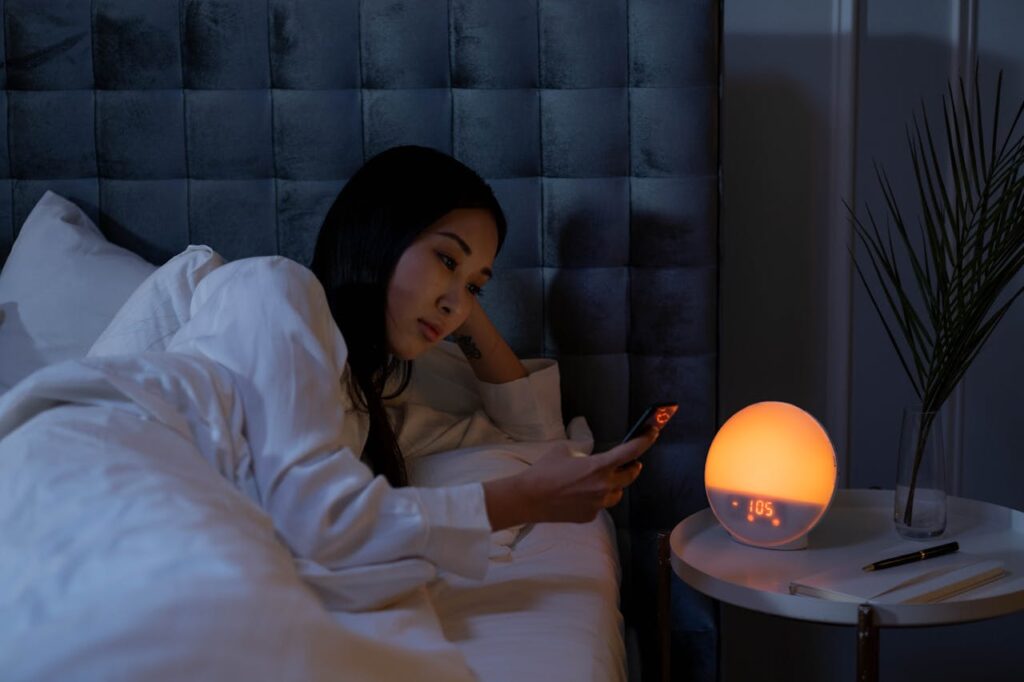 Sommeil et réveils nocturnes : quel lien avec la tension du matin ?